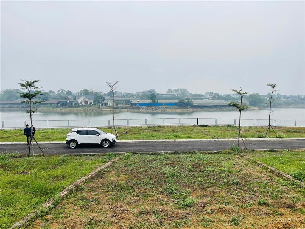 Bán gấp lô góc 100m2 full thổ cư  mặt tiền 8.35m  view hồ xã hoà thạch | giá chỉ 25tr/m2