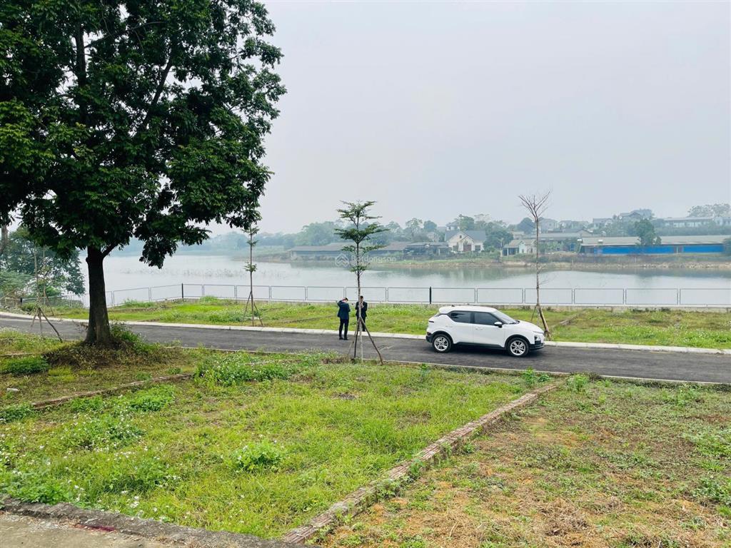 Bán gấp lô góc 100m2 full thổ cư  mặt tiền 8.35m  view hồ xã hoà thạch | giá chỉ 25tr/m2