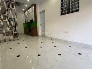Lô góc 2 thoáng ô tô đỗ cổngnhà mới, hiện đạitrung tâm ngãi cầuan khánh35m2, 5 tầng, 5.15 tỷ