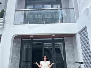 Bán nhà 4 pn, xe hơi 7 chỗ đậu sân  1/ bưng ông thoàn( ngay chợ tnpb) ~ chỉ 75tr/m2