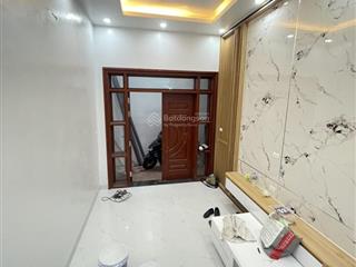 Bán gấp nhà cầu giấy, nhà 5 tầng mới đẹp. diện tích 32 m2. giá bán 7,6 tỷ