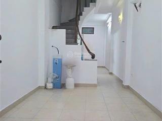 Bán nhà yên hòa, nhà 5 tầng, lô góc 3 thoáng. diện tích 32 m2. giá bán 7,5 tỷ