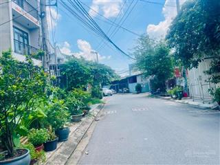 Nhà 2 tầng 86m2, ngang 6m, đường trước nhà 10m có lề đường, 2pn, sân đỗ 2 ô tô, giá chỉ 6.5 tỷ