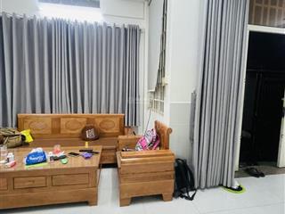 Nhà 3 tầng, kdc hồng long hiệp bình phước thủ đức, còn đẹp ở ngay. tặng full nội thất.