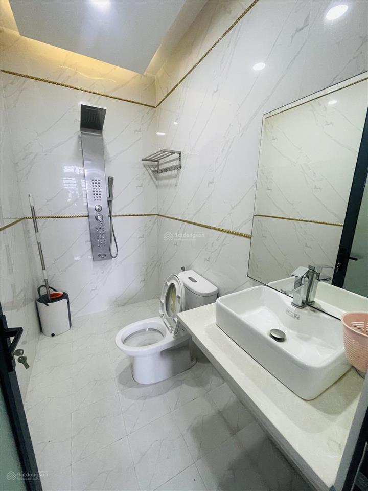 Nhà 4 tầng, hẻm xe hơi 5m, ngay siêu thị gigamall phạm văn đồng.