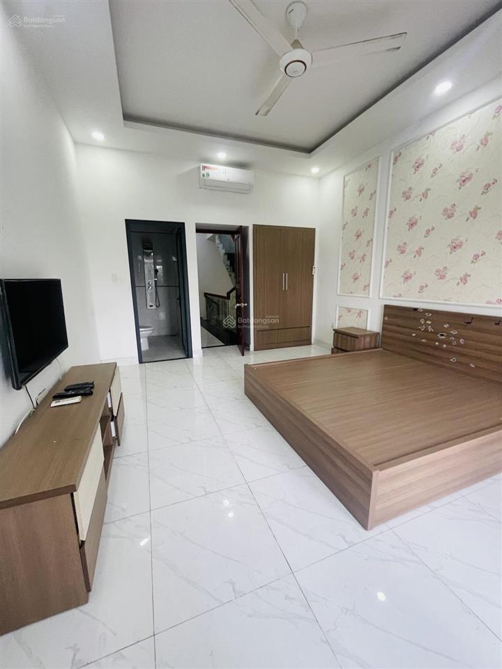 Nhà 4 tầng, hẻm xe hơi 5m, ngay siêu thị gigamall phạm văn đồng.