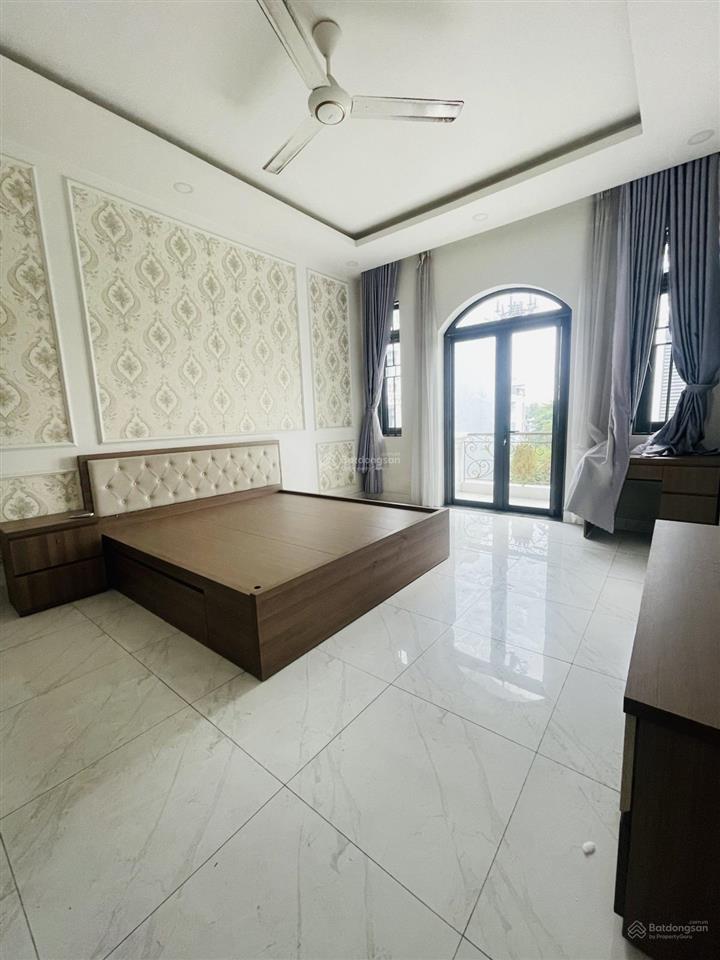 Nhà 4 tầng, hẻm xe hơi 5m, ngay siêu thị gigamall phạm văn đồng.