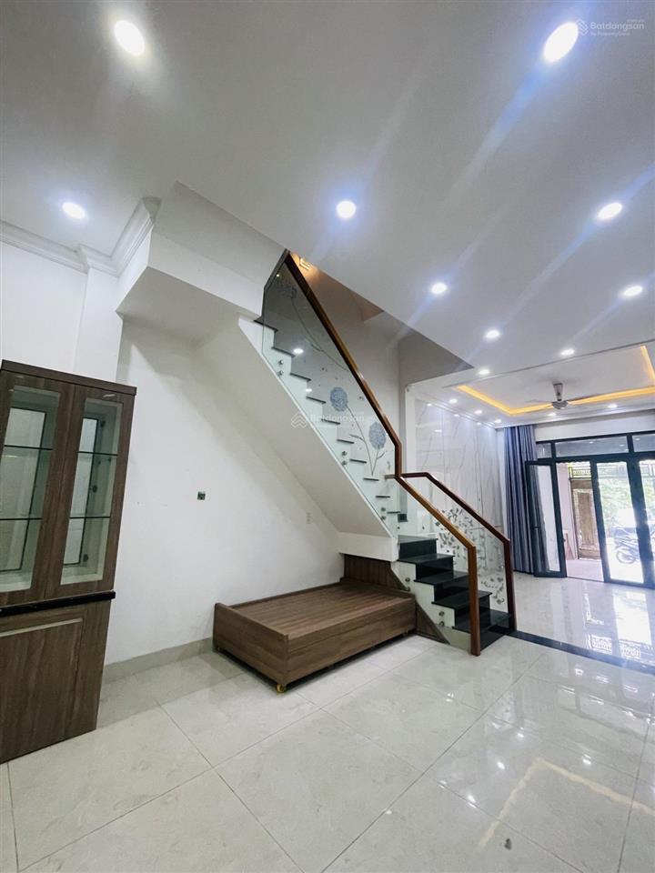 Nhà 4 tầng, hẻm xe hơi 5m, ngay siêu thị gigamall phạm văn đồng.