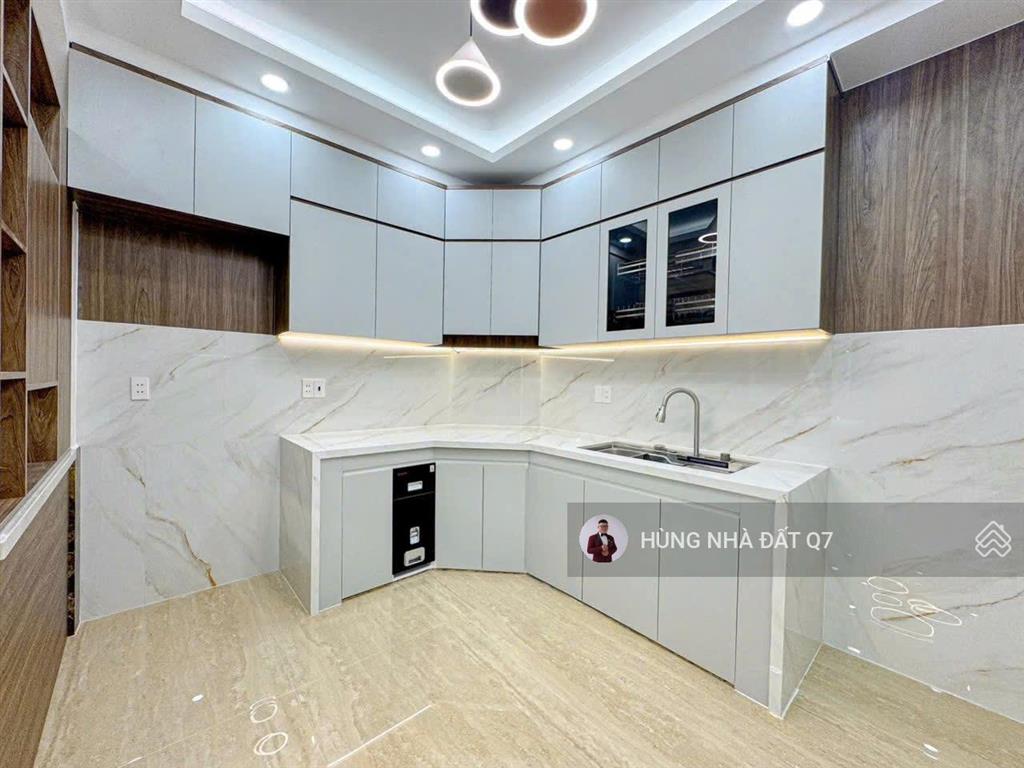 Bán nr siêu đẹp tại trần xuân soạn, 8,4 tỷ, 4pn, 4wc