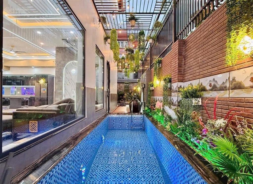 Nhỉnh 21 tỷ sở hữu biệt thự phố sang trọng có 260m2, sân vườn hồ bơi thang máy xịn