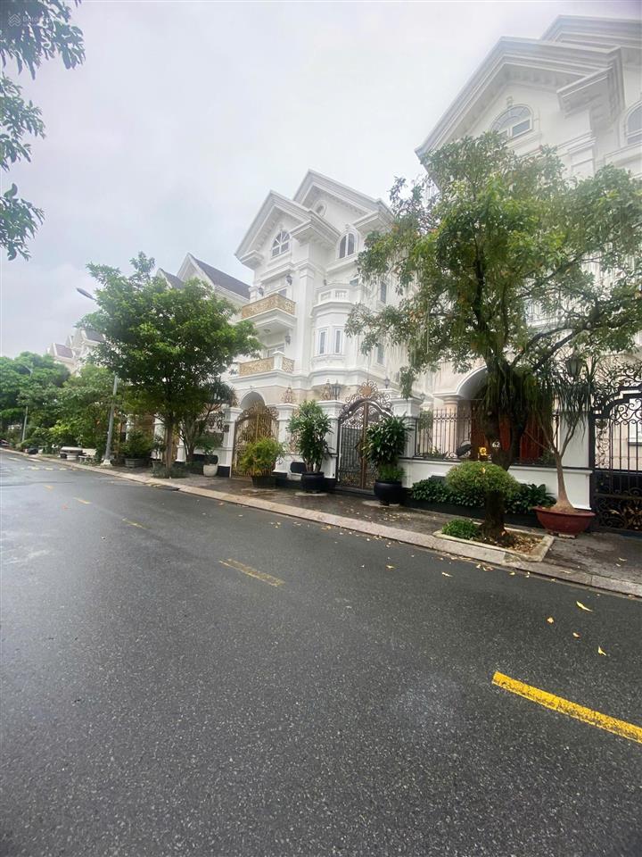 Biệt thự 2 mặt tiền đẳng cấp nhất cityland, dt 13.6x20m, nhà có thang máy full nt
