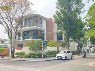 Sang nhượng biệt thự tứ lập căn góc 2 mặt tiền đường g ,phú mỹ hưng ,full nt cao cấp ,có thang máy