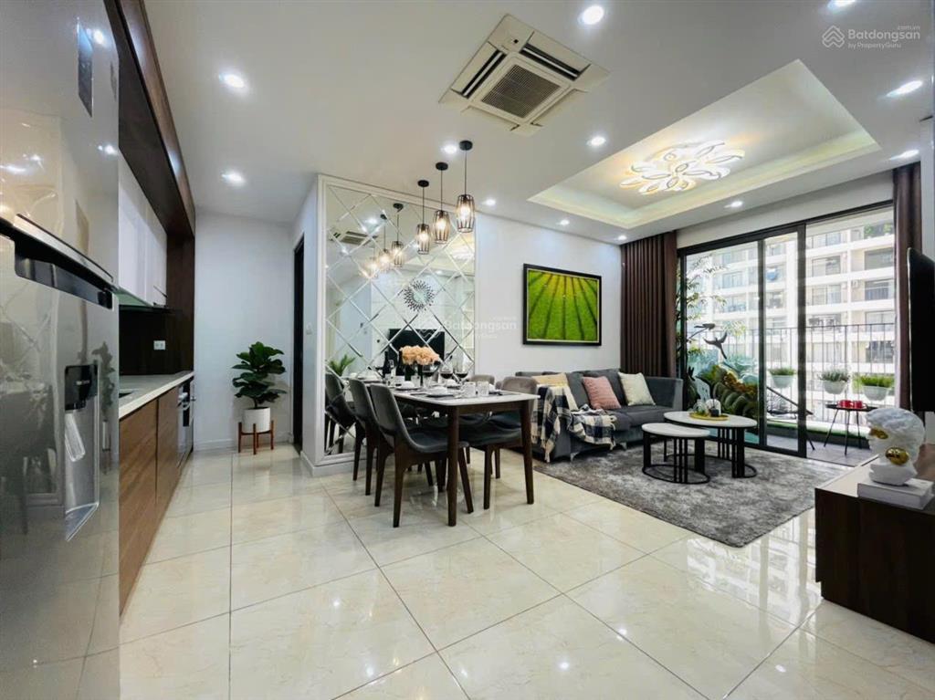 Chính chủ cần bán căn hộ 2pn view đẹp đã có sổ đỏ tại vinhomes d'capitale, 8,1 tỷ, 67,8m2. giá tốt