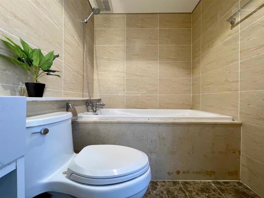 Chính chủ cần bán căn hộ 2pn view đẹp đã có sổ đỏ tại vinhomes d'capitale, 8,1 tỷ, 67,8m2. giá tốt