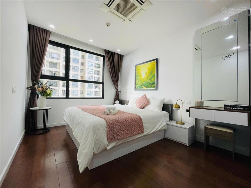 Chính chủ cần bán căn hộ 2pn view đẹp đã có sổ đỏ tại vinhomes d'capitale, 8,1 tỷ, 67,8m2. giá tốt