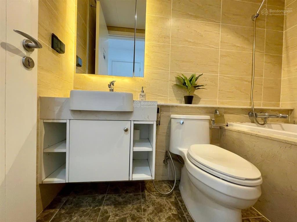 Chính chủ cần bán căn hộ 2pn view đẹp đã có sổ đỏ tại vinhomes d'capitale, 8,1 tỷ, 67,8m2. giá tốt