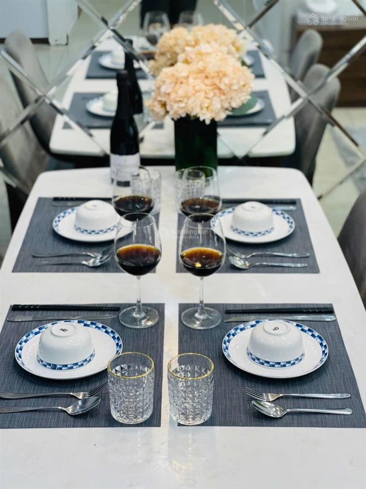 Chính chủ cần bán căn hộ 2pn view đẹp đã có sổ đỏ tại vinhomes d'capitale, 8,1 tỷ, 67,8m2. giá tốt