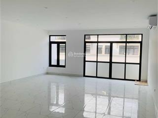 Cho thuê lẻ tầng 4 mon city 120m2, ngõ 2 hàm nghi, mỹ đình. giá 12 tr/tháng.  0985 643 ***
