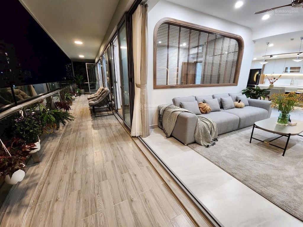 Bán gấp căn hộ riverpark residence, 135m2 ban công thông suốt giá 15 tỷ rẻ nhất thị trường