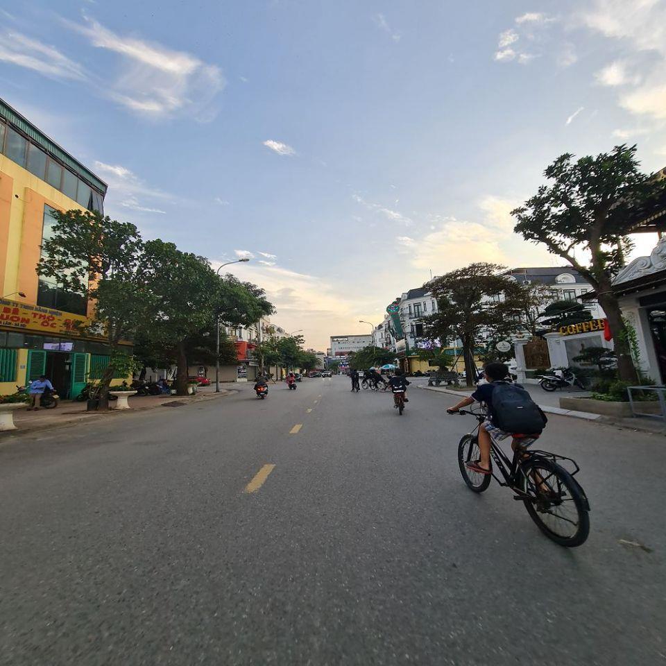 🏡 CHÍNH CHỦ BÁN NHÀ 3 TẦNG TRỤC CHÍNH ĐÔNG DƯ GL HN – MẶT TIỀN 7M – GẦN CẦU THANH TRÌ. Lh 0989894845 🔹 Diện tích: 123m