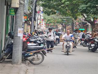 Bán nhà hàng kinh doanh tại Trâu Quỳ, Gia Lâm. 70m2, 2 tầng, mt 7m nhỉnh 12 tỷ. Lh 0989894845 Tôi có căn nhà 2 tầng đang