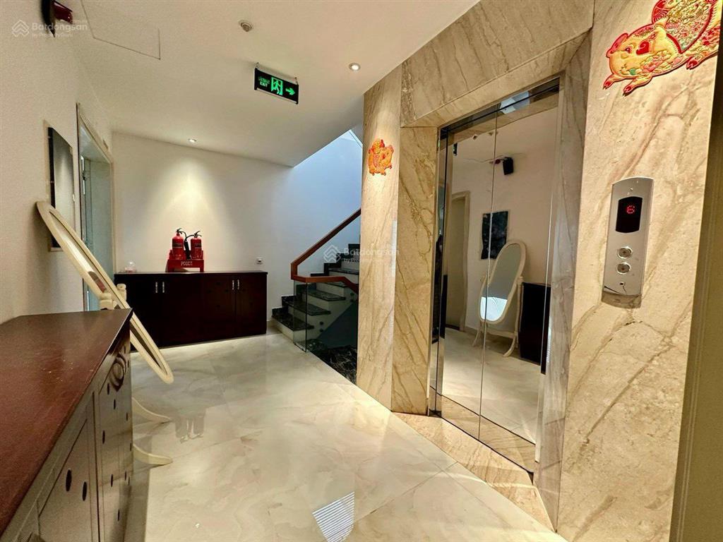 Bán biệt thự tại him lam 6a, giá 28 tỷ, dt 8x20m  160m2, mt 25m nhà có hầm hàng hiếm  0903 870 ***