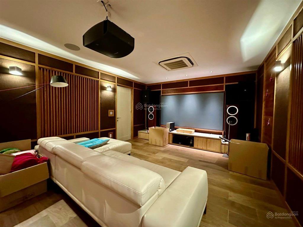 Bán biệt thự tại him lam 6a, giá 28 tỷ, dt 8x20m  160m2, mt 25m nhà có hầm hàng hiếm  0903 870 ***