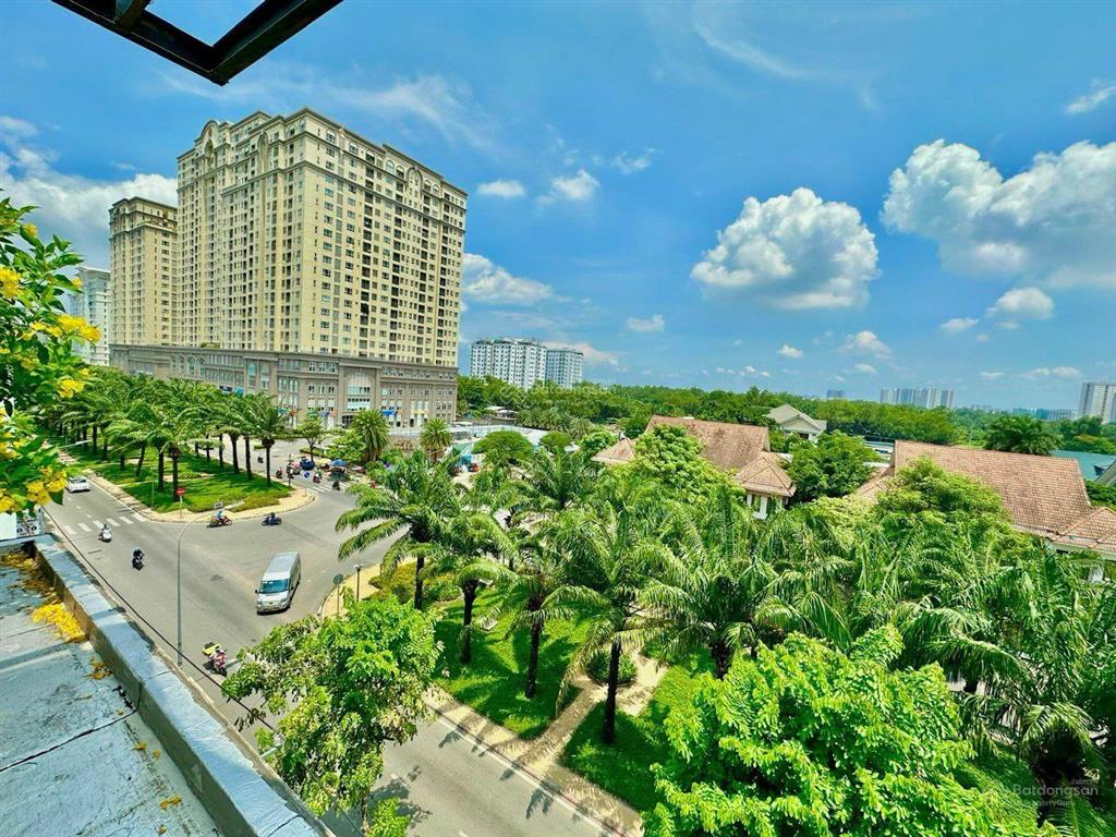 Bán biệt thự tại him lam 6a, giá 28 tỷ, dt 8x20m  160m2, mt 25m nhà có hầm hàng hiếm  0903 870 ***