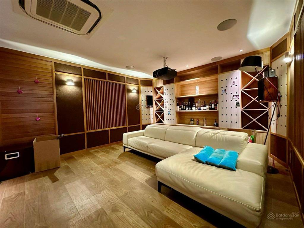 Bán biệt thự tại him lam 6a, giá 28 tỷ, dt 8x20m  160m2, mt 25m nhà có hầm hàng hiếm  0903 870 ***