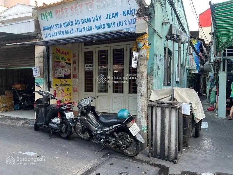 Chính chủ bán nhà góc 2mt cấp 4 mt đoàn văn bơ, quận 4, thích hợp kinh doanh và ở.  0903 870 ***