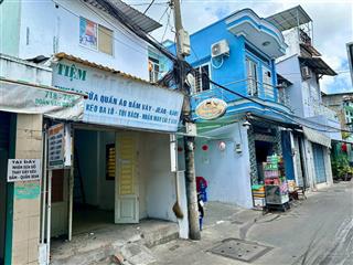 Chính chủ bán nhà góc 2mt cấp 4 mt đoàn văn bơ, quận 4, thích hợp kinh doanh và ở.  0903 870 ***