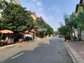 Chủ nhà đi nước ngoài cần bán gấp biệt thự kdc him lam 6a, dt 12.5x20m giá 32,999tỷ.  0903 870 ***