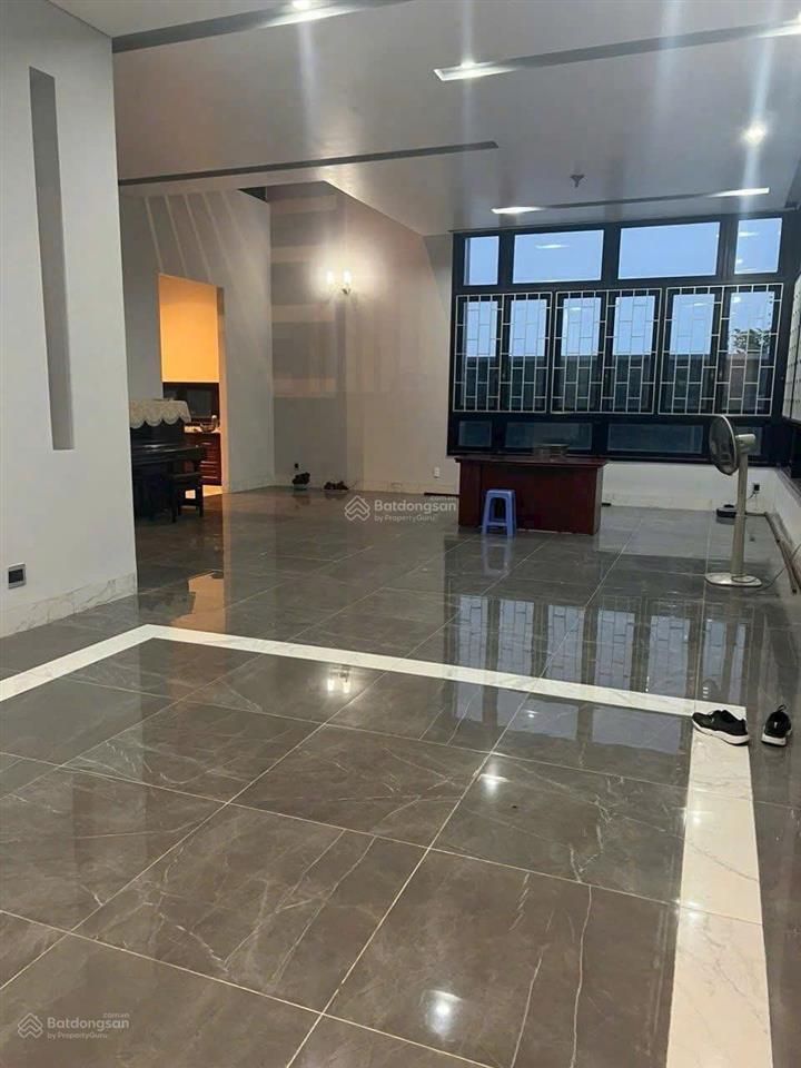 Chính chủ bán bt đơn lập dt 400 m2 giá chỉ 82 tỷ rẻ nhất him lam tân hưng q7.  0903 870 ***