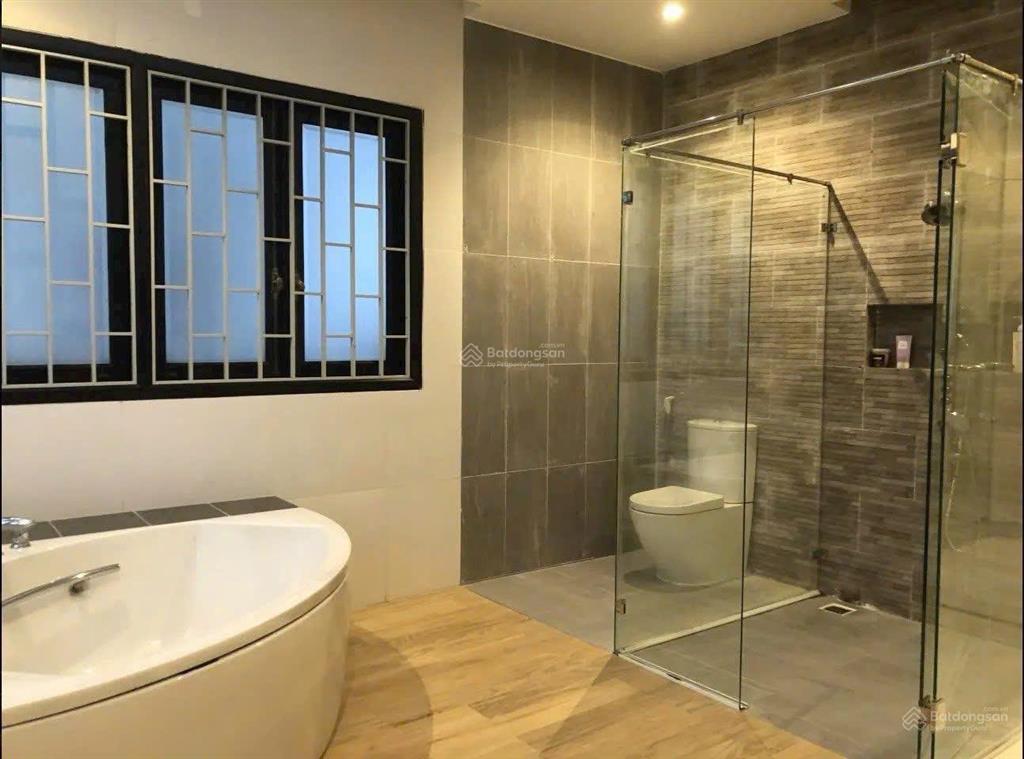 Chính chủ bán bt đơn lập dt 400 m2 giá chỉ 82 tỷ rẻ nhất him lam tân hưng q7.  0903 870 ***