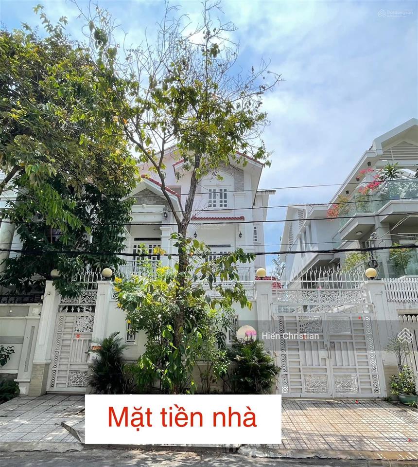 Siêu phẩm biệt thự nhà mới đẹp có thang máy dt 10x20m giá 38 tỷ tặng full nội thất nhà có hồ bơi 