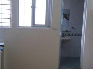 Chính chủ cho thuê phòng rộng 28m2 có giường tủ, bàn học. giá thuê 3 triệu tại yên hòa, cầu giấy