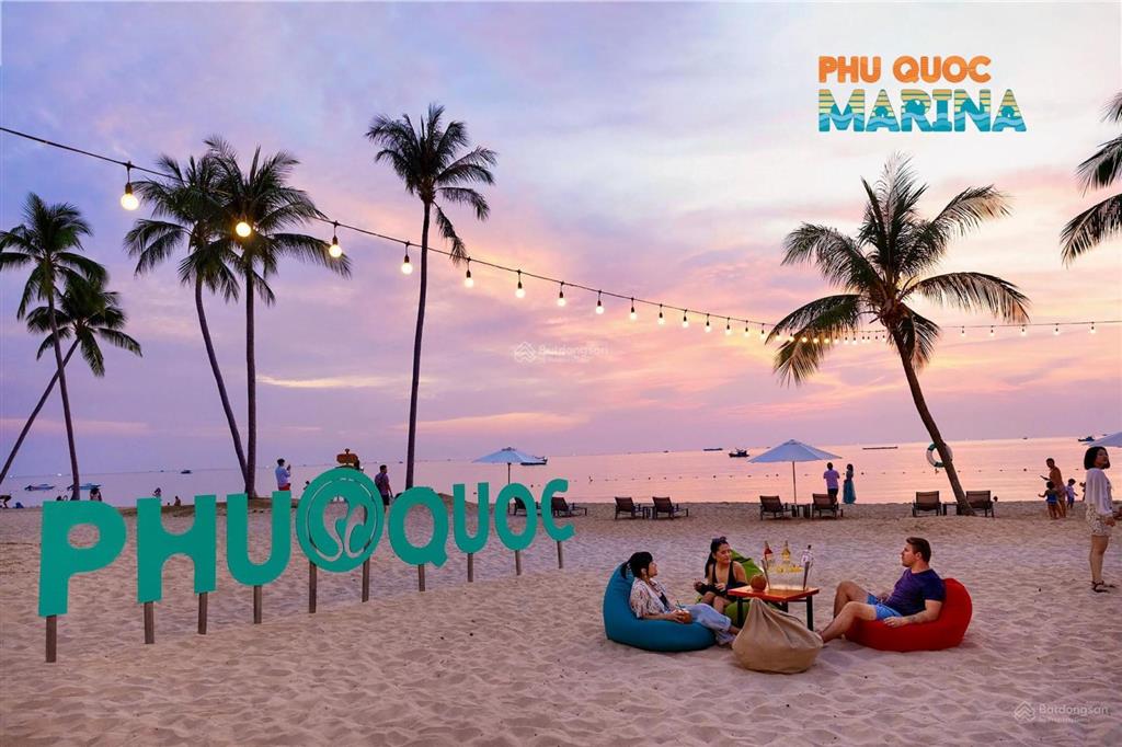 Nhà phú quốc 3 căn liền kề nhau 1 hầm 4 tầng, đã thông 3 căn. cắt lỗ sâu phú quốc. ra biển vài bước