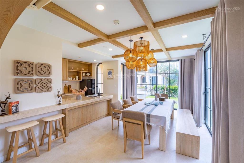Phú quốc hot! 1 căn biệt thự mặt tiền đường 68m, full nội thất, có sổ hồng, cho thuê 30tr/ tháng