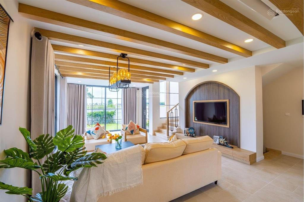 Phú quốc hot! 1 căn biệt thự mặt tiền đường 68m, full nội thất, có sổ hồng, cho thuê 30tr/ tháng