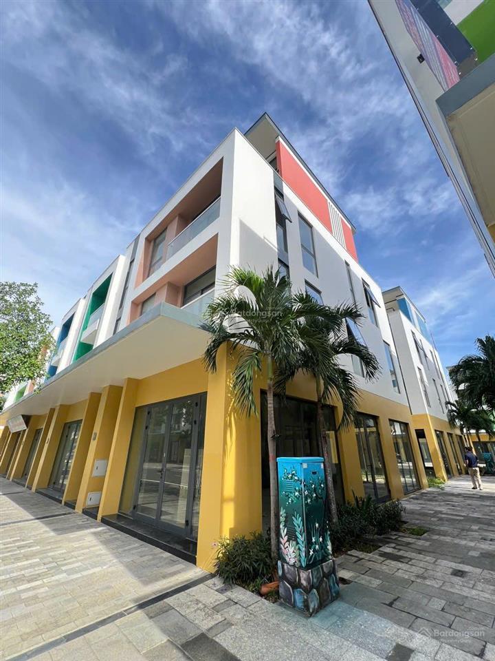 Gốc 14 tỷ  bán 9 tỷ bán gấp, căn góc 3 mặt tiền, có sân vườn riêng, sẵn sổ hồng. meyhome pq