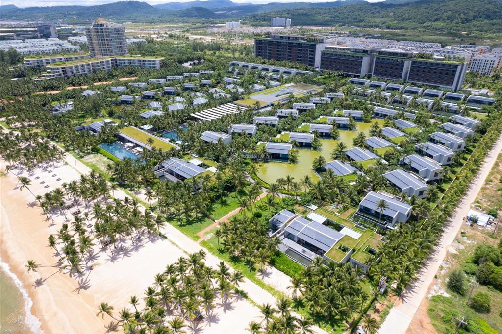 Chỉ với 16.7 tỷ, sở hữu ngay biệt thự regent 6* pq, view trực diện biển rất đẹp, hồ bơi riêng biệt