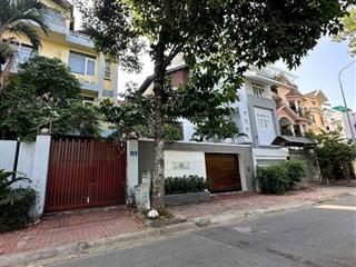 Bán gấp biệt thự 8m*24m, khu dân cư nam long, sân vườn giá 27 tỷ, sổ hồng gần phú mỹ hưng