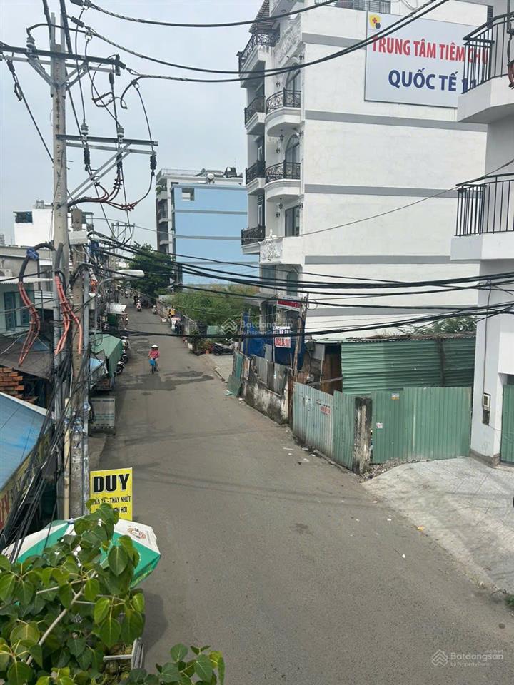 Chính chủ cần bán lô đất sau lưng vietopia quận 7, dt 4,2 dài 16,9m, txd 3 lầu giá 10,4 tỷ