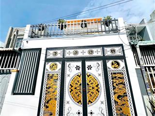 Nhà 5 x 20 ngã 3 tân kim ql50 thị trấn cần giuộc, có sân trước, sau, hông, ban công o9o9..98o..895