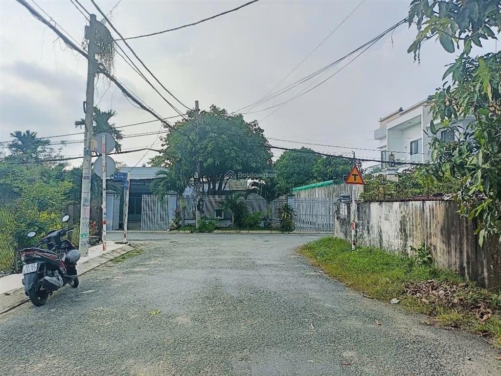 Bán xưởng 303m2, góc 2 mặt tiền dương công khi, hóc môn