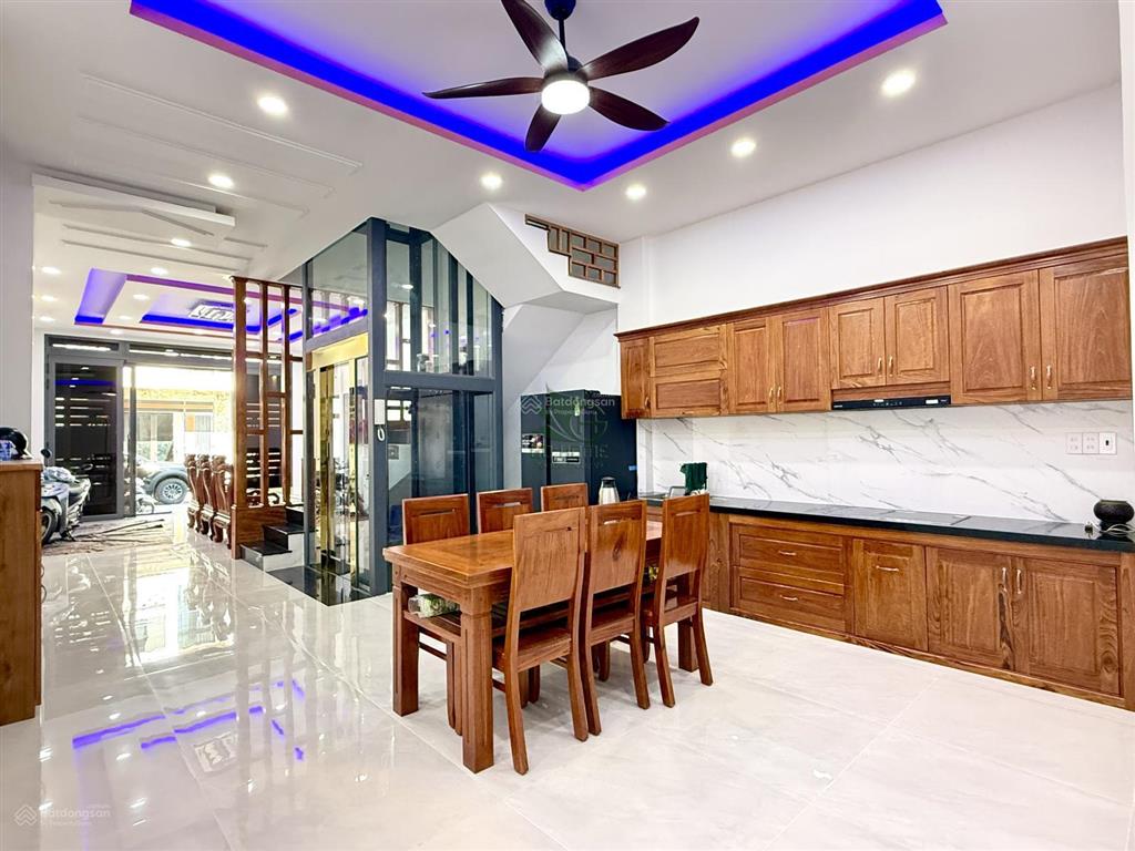 Cho thuê nhà mới xây đẹp 4 tầng 4 phòng ngủ có thang máy khu acc vĩnh hoà