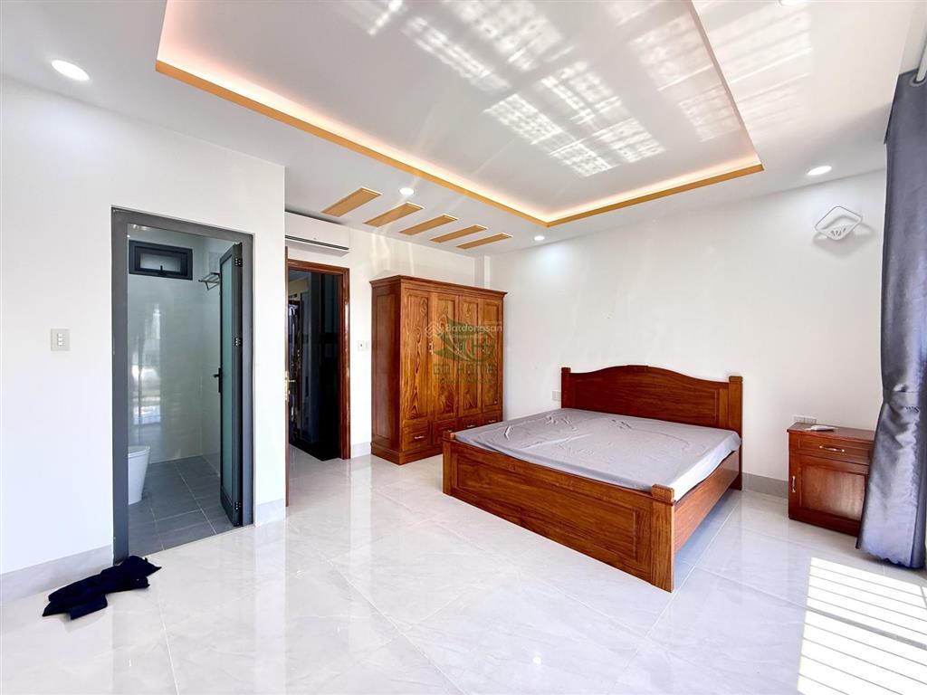 Cho thuê nhà mới xây đẹp 4 tầng 4 phòng ngủ có thang máy khu acc vĩnh hoà