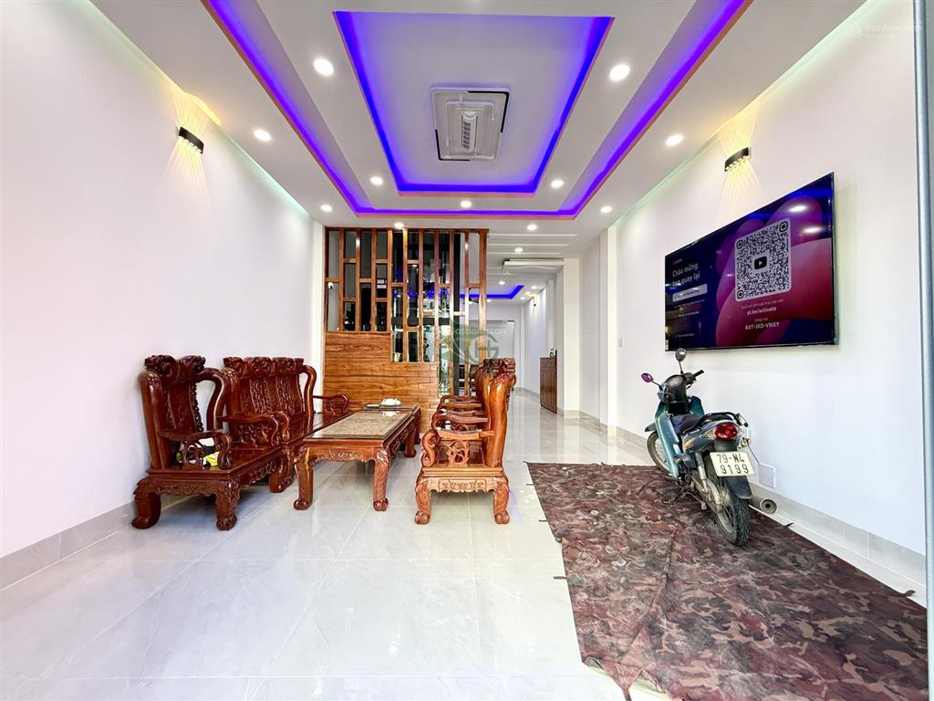 Cho thuê nhà mới xây đẹp 4 tầng 4 phòng ngủ có thang máy khu acc vĩnh hoà