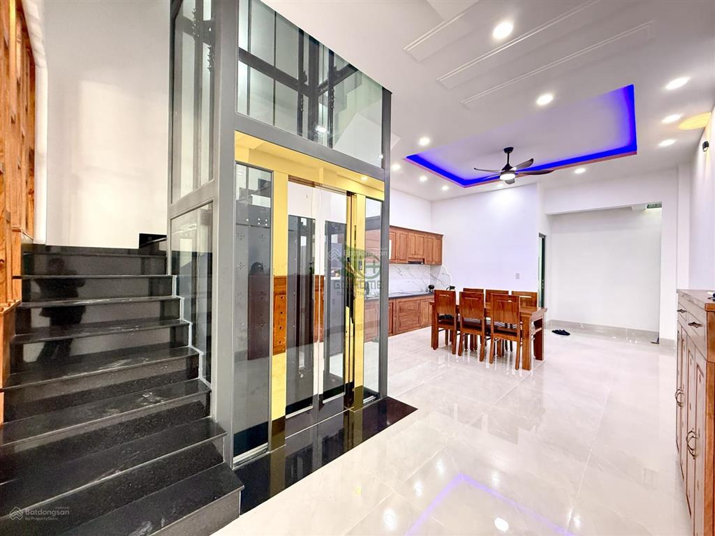 Cho thuê nhà mới xây đẹp 4 tầng 4 phòng ngủ có thang máy khu acc vĩnh hoà
