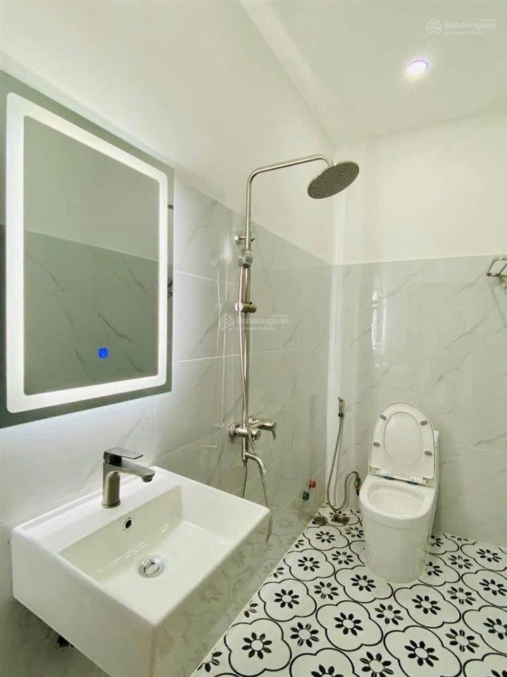 Kẹt tiền bán gấp nhà 1 lầu 5x20 đường 18b ngay chợ bìnhchánh 1,05 tỷ cho thuê 20tr/th full nội thất